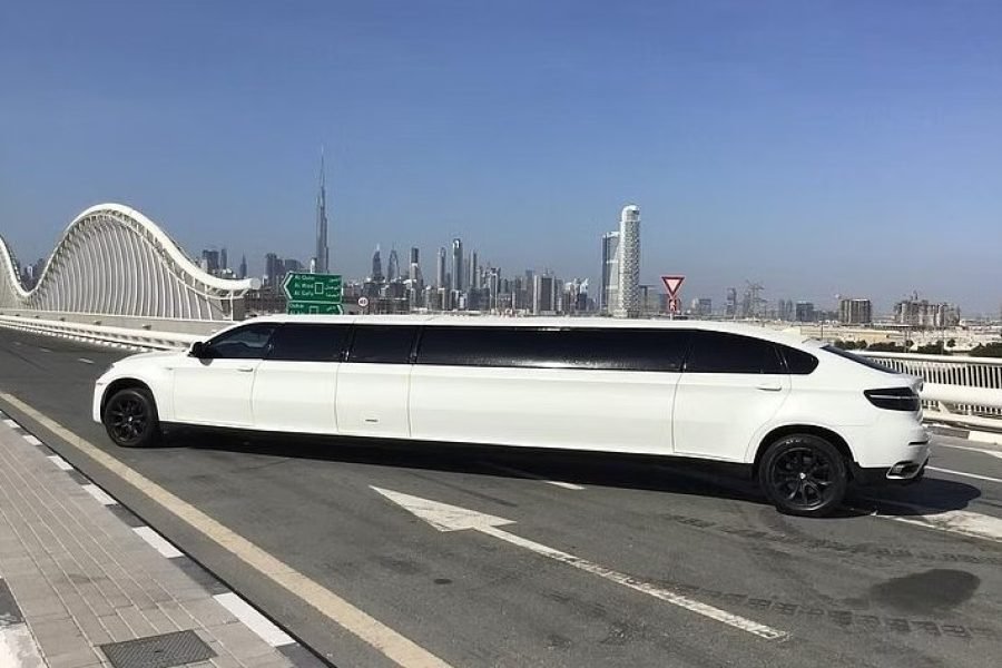 Reserve una experiencia privada en limusina en Dubai en línea