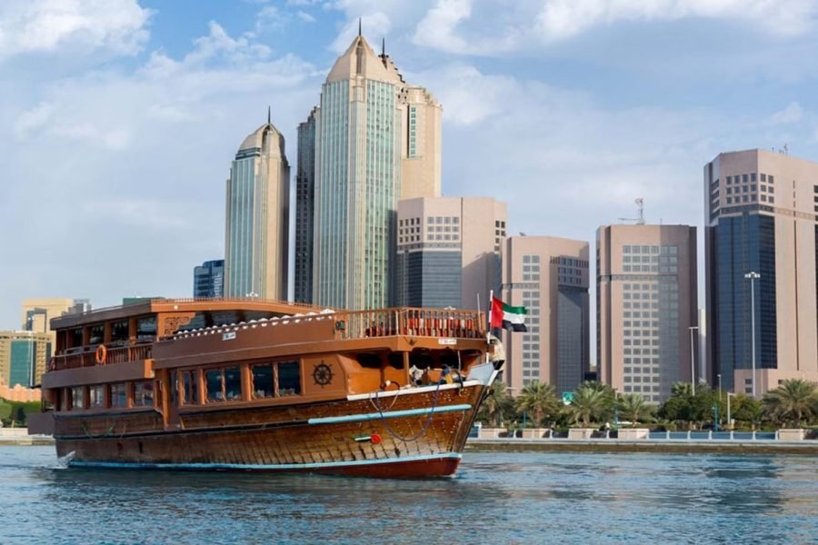 Reserve en línea una cena romántica en un crucero Dhow en Abu Dabi